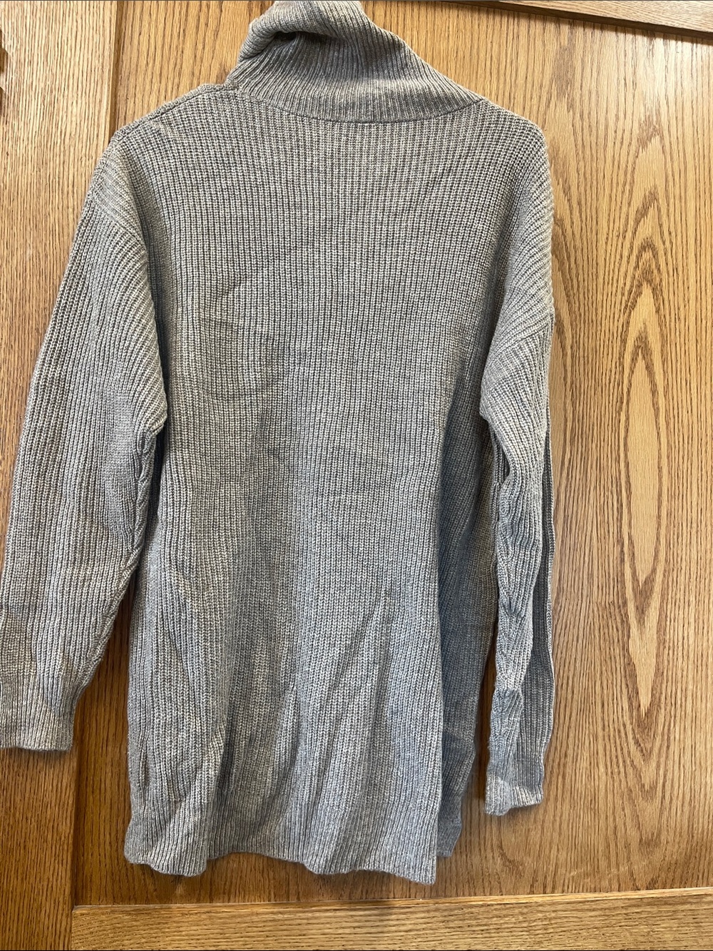 Uniqlo Light Gray Ribbed Turtleneck Sweater